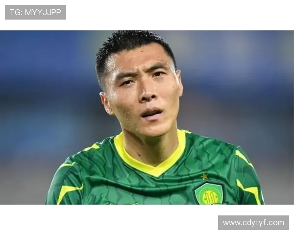 金玟哉在空中对抗中的表现稳健，为球队争光添彩值得关注。