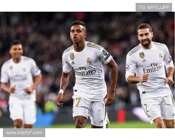 维尼修斯与罗德里戈：皇马双翼战术角色差异解析